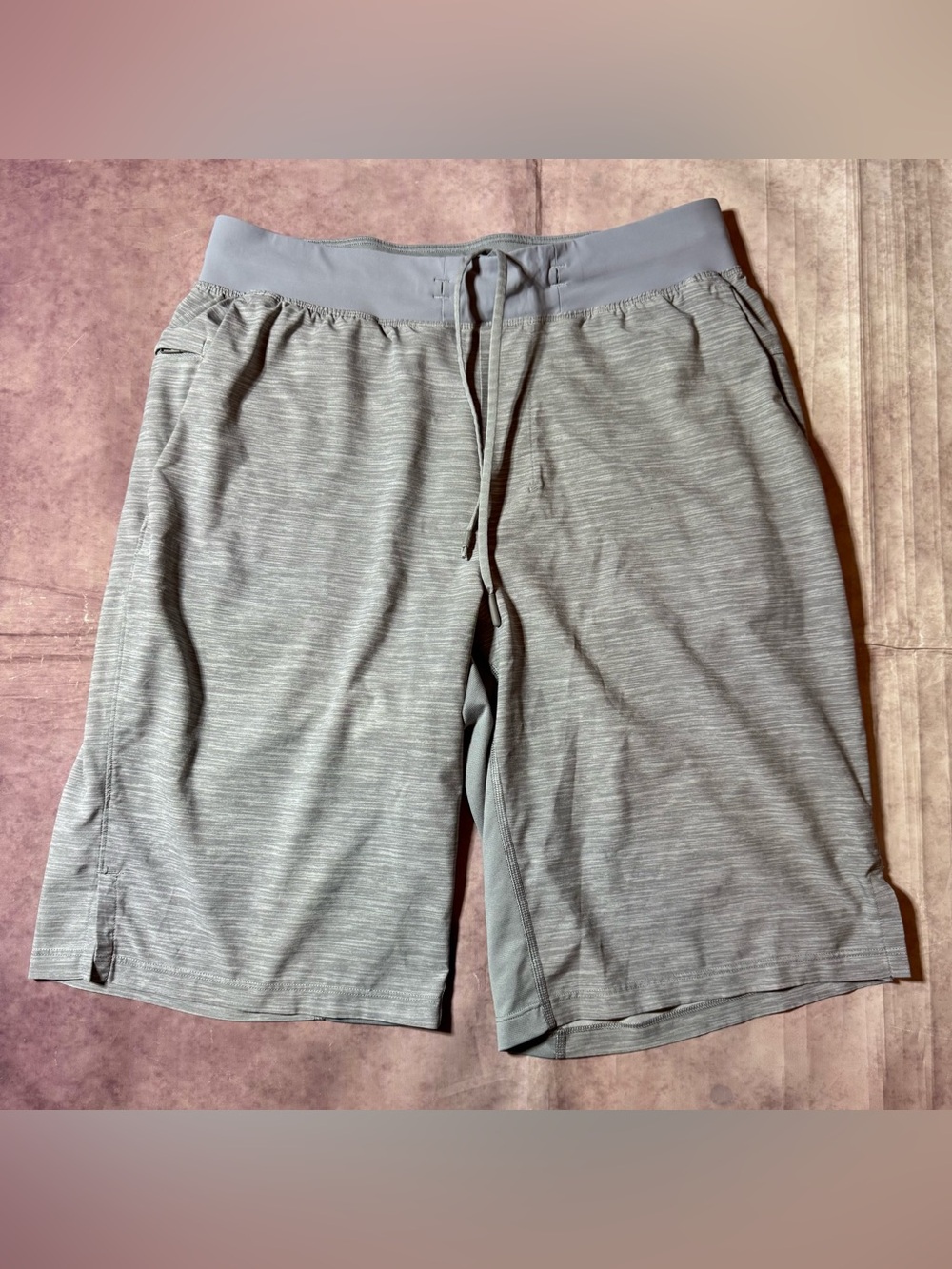Lululemon T.H.E. Short Mens Medium Gray Linerless 9" Athleisure Stretch Gym Run